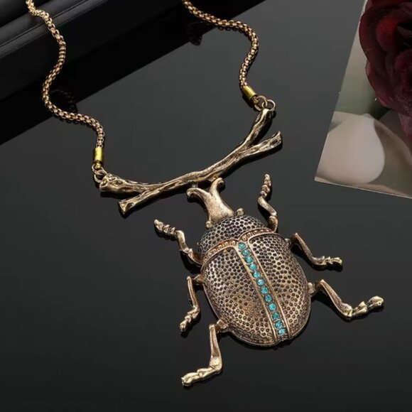 Vintage Beetle Jewelry Set – Necklace & Matching Earrings - Picture 5 of 9